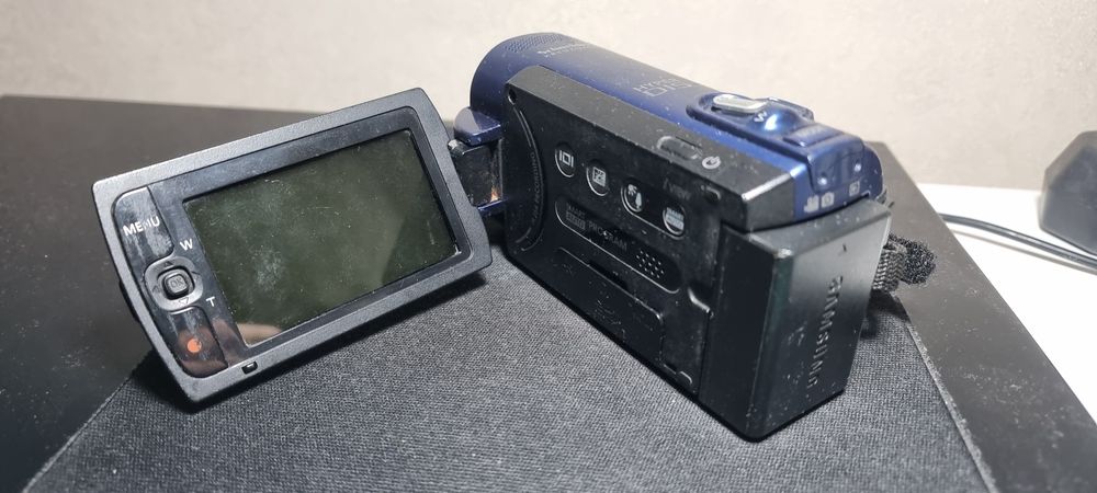 Продам цифровую видеокамеру Саммсунг