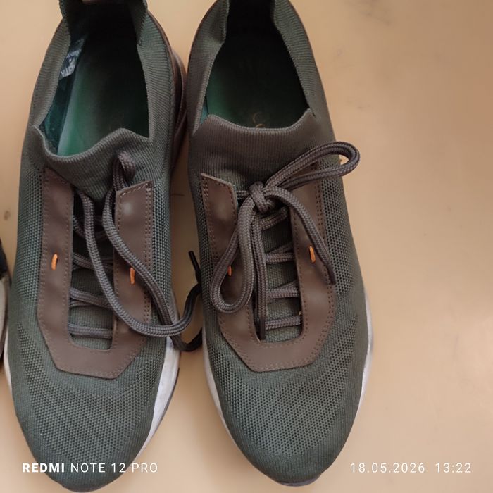 Продаются  мужские кроссовки  ECCO  разм 44-45