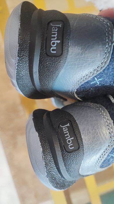 Спорни обувки JAMBU естествена кожа