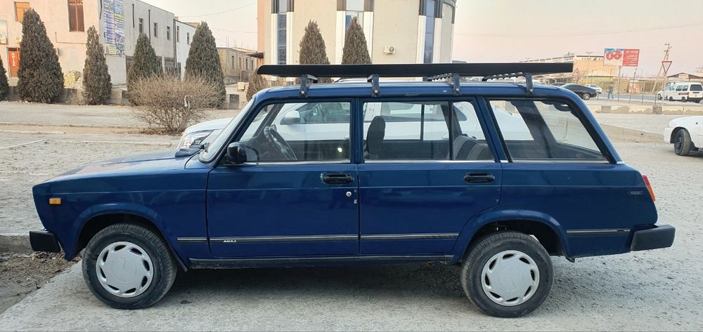 Ваз 2104 сотилади
Йили. 2001-йил 
Метан бор  2 та 30 тали
Матор 03  ян