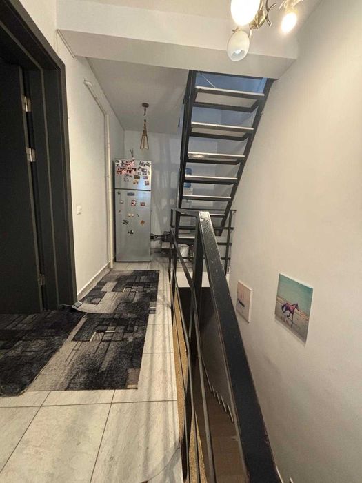 Apartament 2 camere + pod amenajat - 1 camera si 1 baie, parcare.