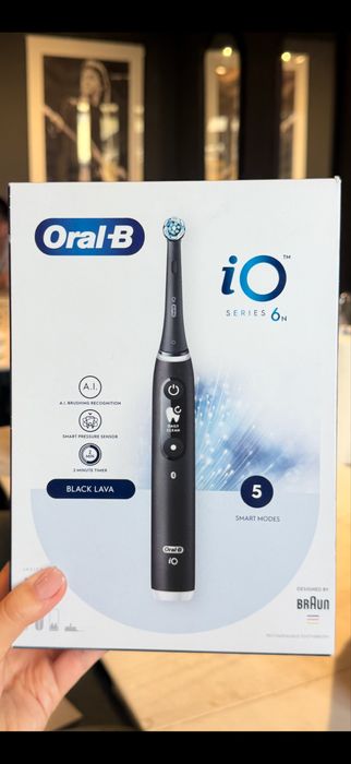 Продаю новую электрическую зубную щётку Oral-B iO Series 6N