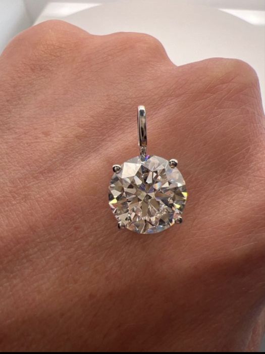 Diamant 5.06 ct, E VS2 intr-un pandantiv din aur alb de 14k
