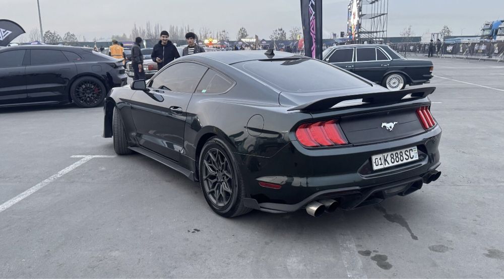 Ford Mustang 2.3 EcoBoost — Дерзкий, Мощный, Готов к дороге!