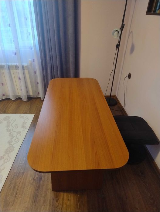 Продавам холна маса