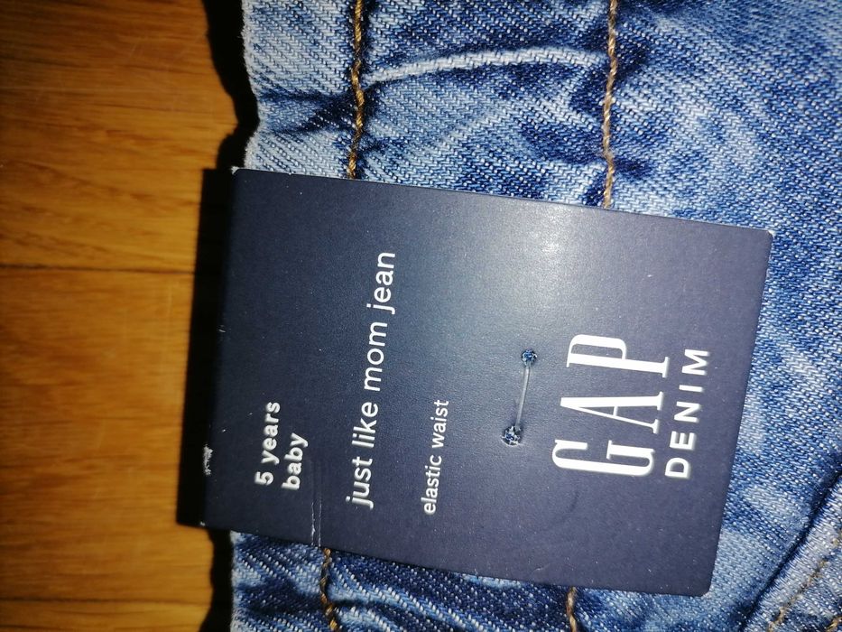 Детски дънки Gap нови с етикет 5г.