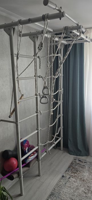 Шведская стенка для занятия спортом