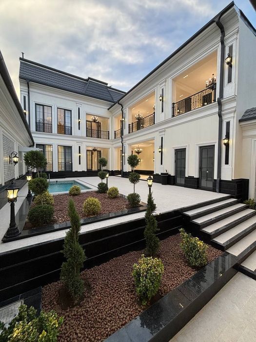 Продам евро дом Мирзо-Улугбекский районе Луначарском 5 соток 3 уровня