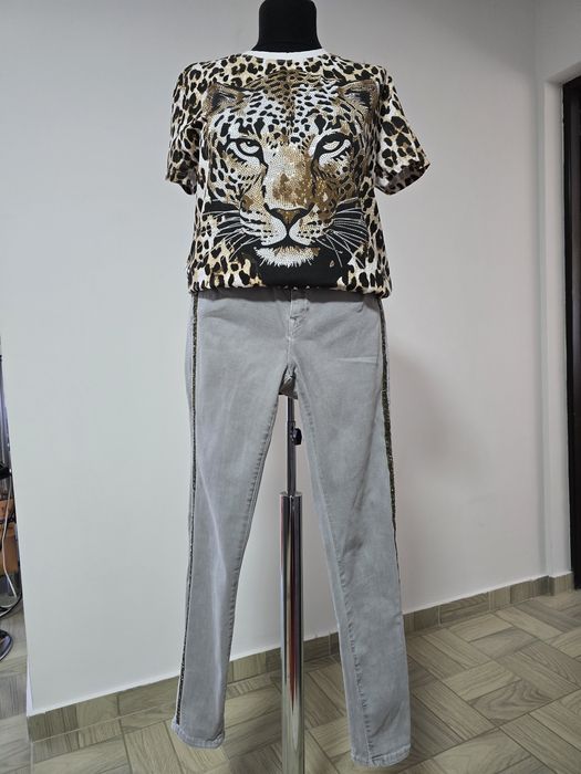 Blugi Zara cu vipusca din paiete argintii, mas S/M