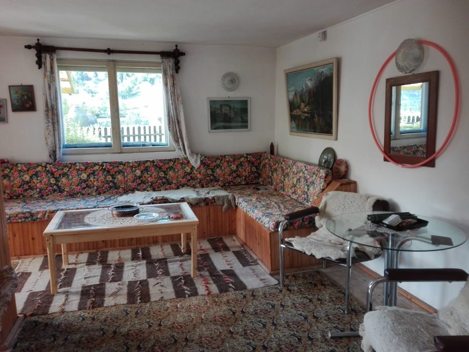 Casă cu etaj , de cărămidă, pe teren de  1680 M2, intabulat și  cu cadastru,la Neagra, jud. Mureș