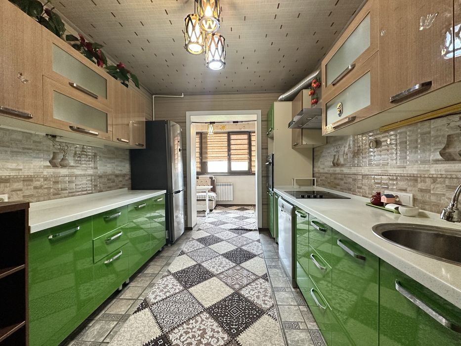 4х комнатная Банковская / Госпиталка/  напротив Мирабад Авеню