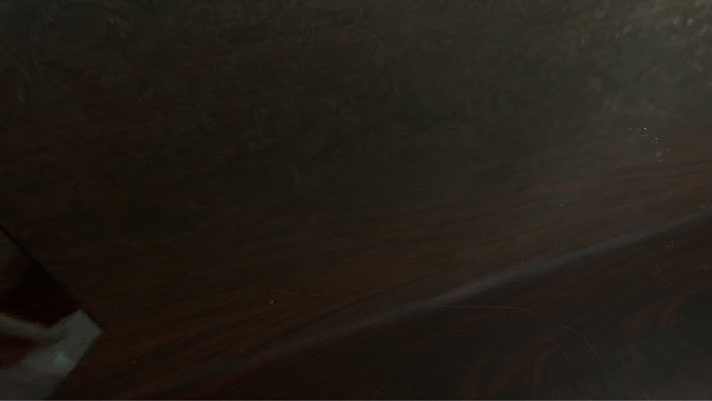 Стол для гостей с 6 стульями.