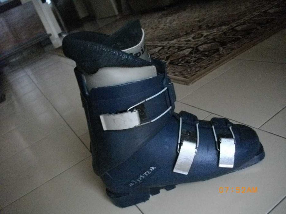 Продавам два чифта  скиорски обувки мъжки и дамски