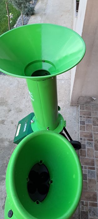 Tocatir crengi si resturi vegetale