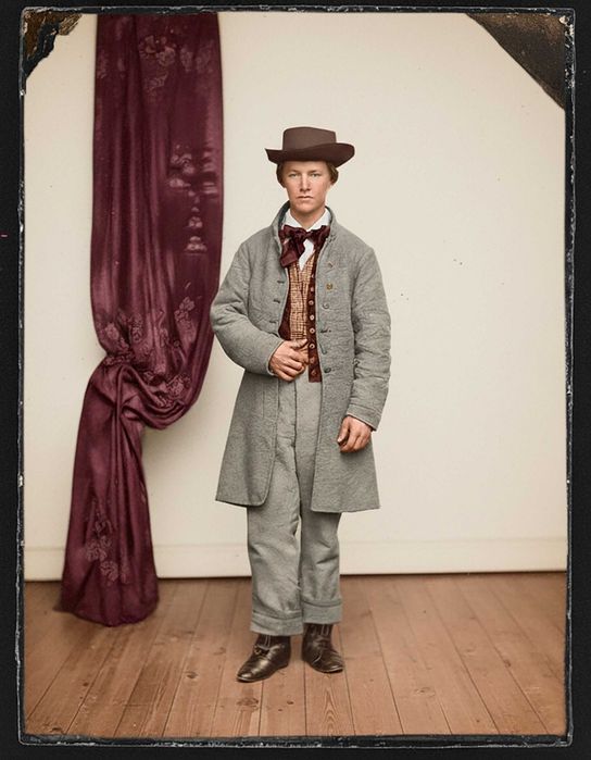 Restaurare Foto Profesională - Readucem la viață amintirile dragi!