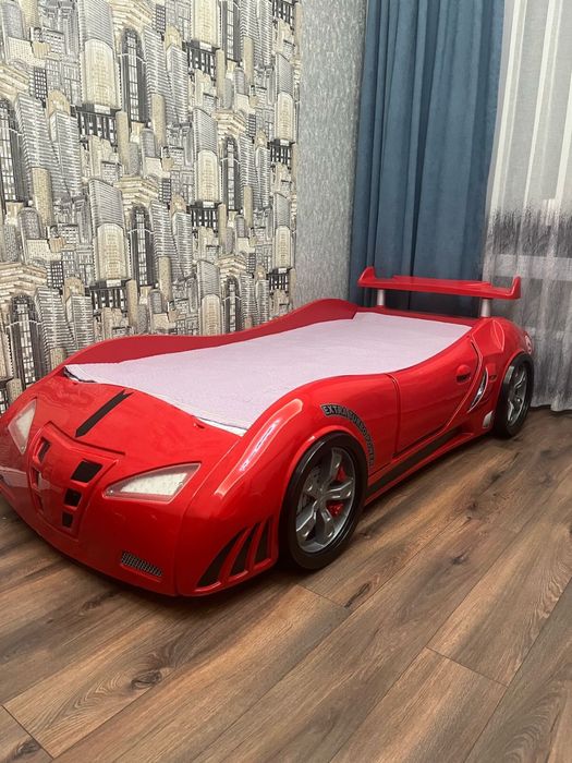 Продам детскую Кровать машинка