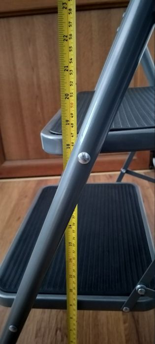 Scara 2 trepte din oțel.