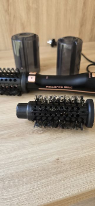 Peria rotativă cu aer cald Rowenta Ultimate Experience CF9620F0, 3 trepte temperatura, Funcția avansată Style Assist, Negru/ Auriu