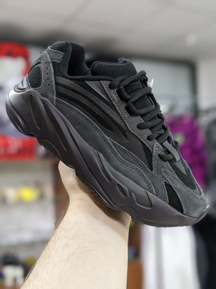 Yeezy 700 hot sale v2 vantablack