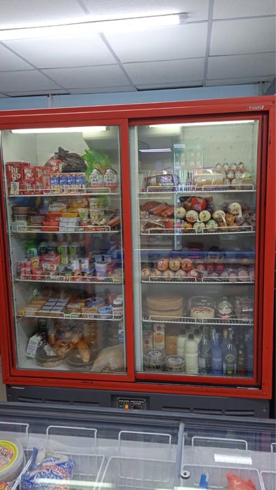 Продам витринный холодильник
