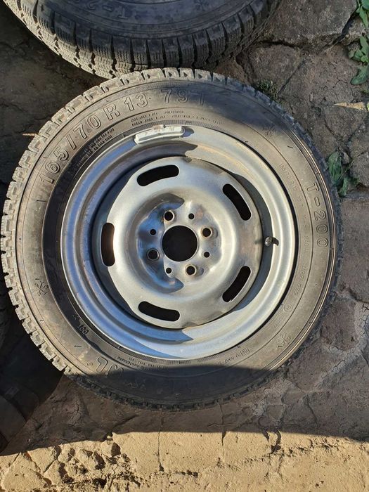Гуми 165/70R13 и джанти за Лада 13 цола