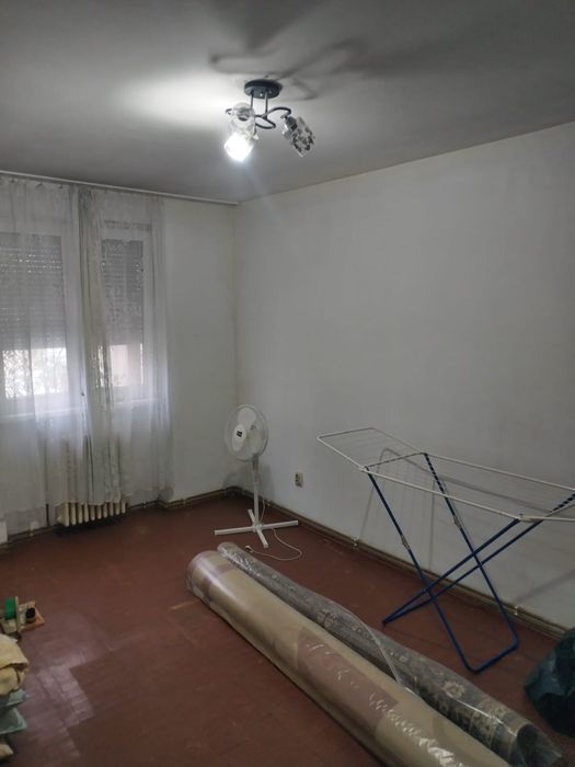Vand apartament trei camere