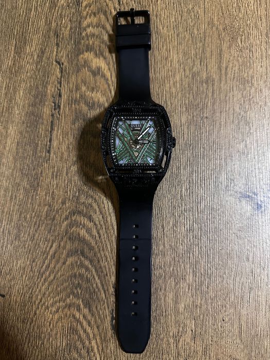 Часовник   Guess