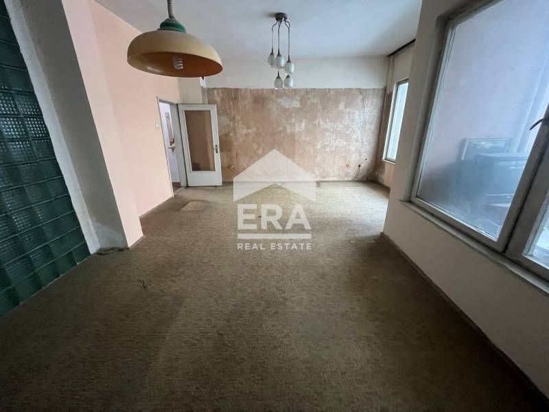 Продава се Тристаен апартамент в Варна, Червен площад - 100 кв.м за 1428 €/кв.м - Снимка #2