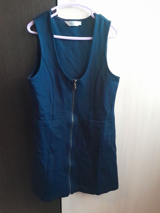 Продам школьную одежду для девочки