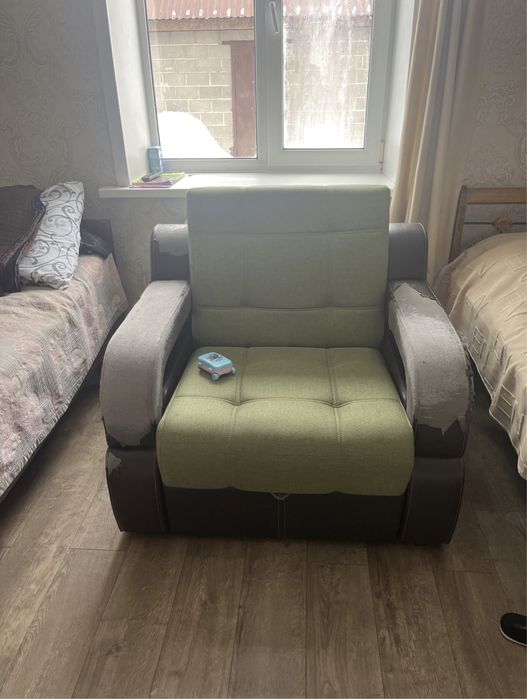 Продам Кресло-диван состояние нормальное