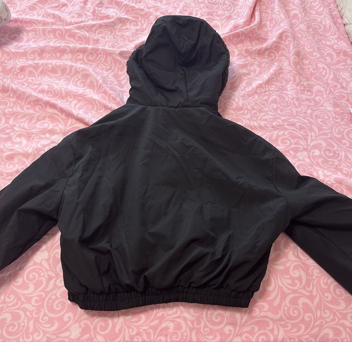 Продавам дамско яке със плюш от вътрешната му страна