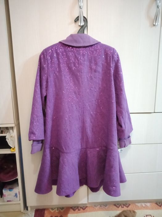 Пальто весеннее продам