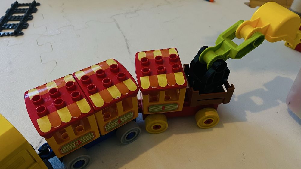 Duplo оригинално и съвместимо релси и влакове
