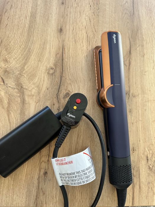 Преса за коса Dyson Airstrait