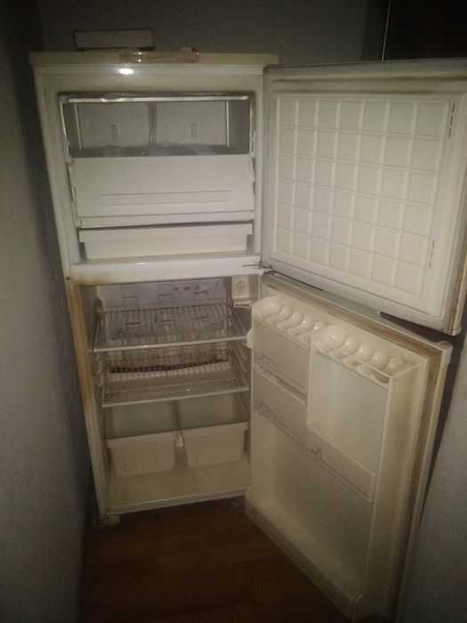 Срочно продаю холодильник Бирюса