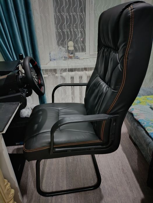 Стул офисный для компьютера