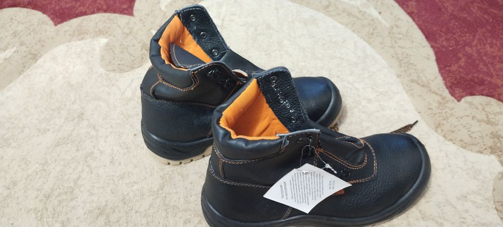 Сиз ботинка новый