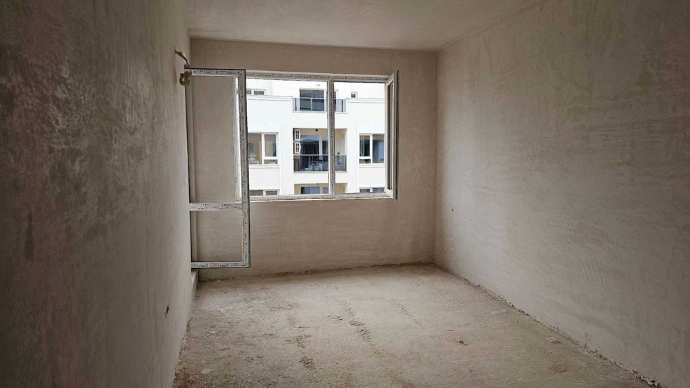 Голям 2-стаен  пред АКТ 15, среден етаж южно изложение