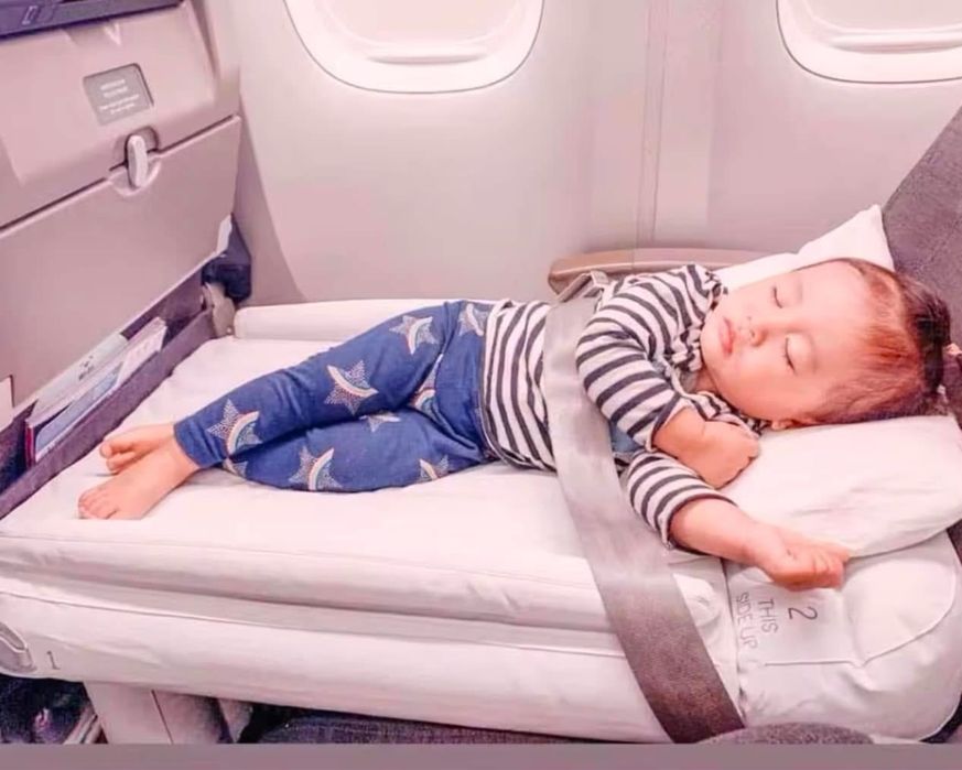 Подушка в самолет для детей, с ремнями и насосом