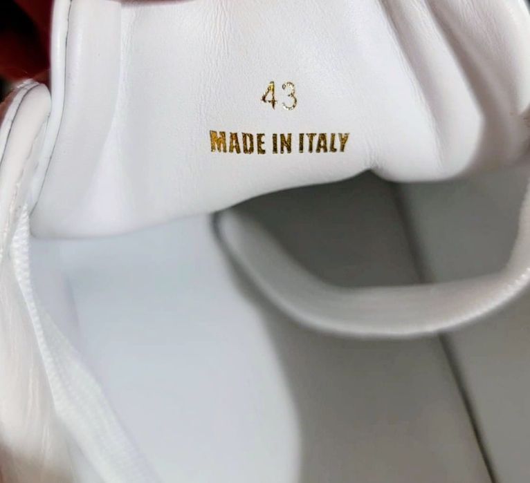 Vând adidas VERSACE originali din piele Nr. 43