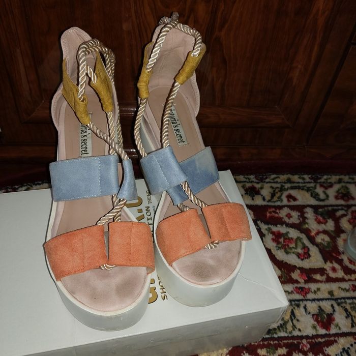 Продается женская обувь