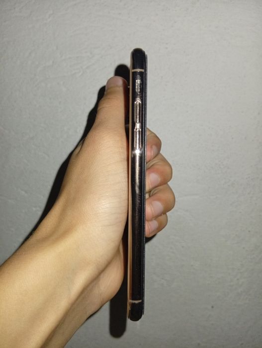 iPhone Xs не вскрывался