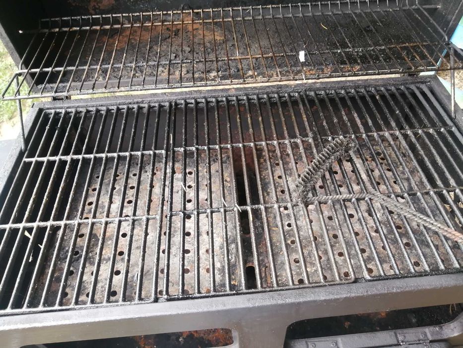 Grătar mare cu grilaj de fonta, cu focar reglabil pe inaltime