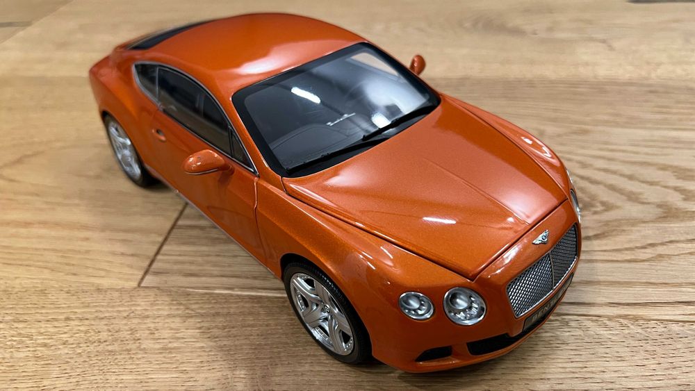 Macheta Minichamps 1/18 Bentley Continental GT 2011