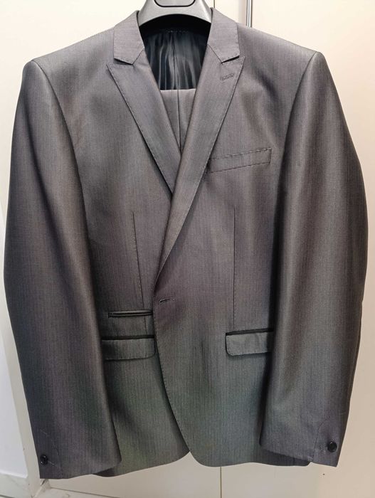 Costum elegant de mire