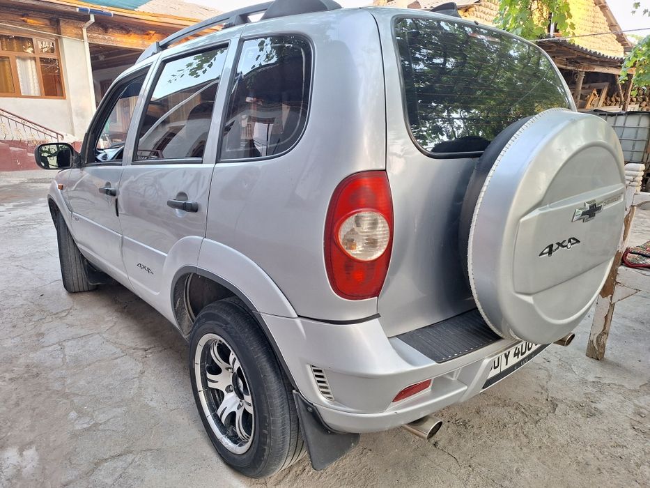 Нива шевролет 2005 йил сотилади