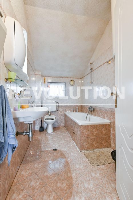 Дава се под наем Етаж от къща в София, Модерно предградие - 300 кв.м за 750 € - Снимка #7