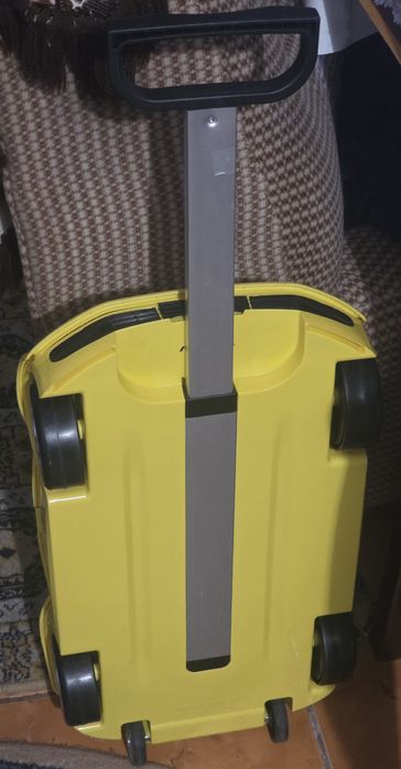 Troler sub forma de masina