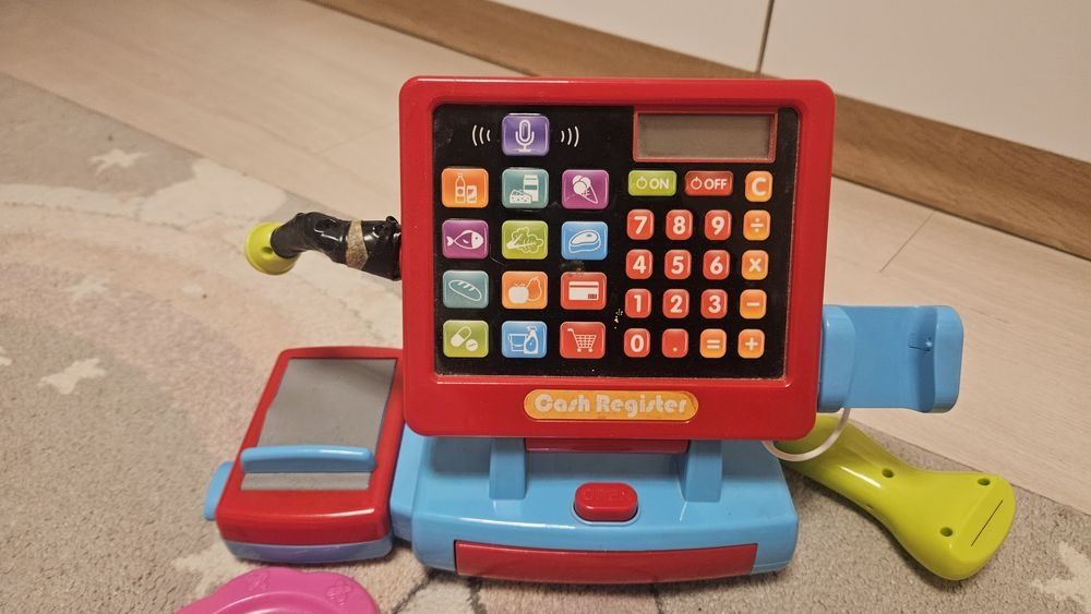 Тостер, торта, кафе машина,плодове и зеленчуци