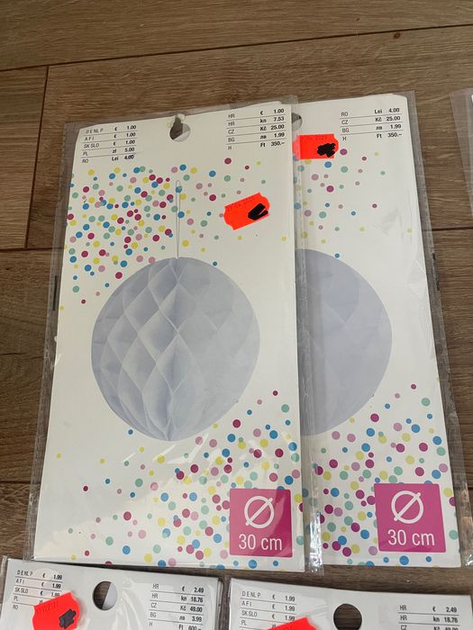 Decorațiuni în formă de fagure din hârtie kik roz și alb 30cm, 25cm, 15cm | decorațiuni de petrecere